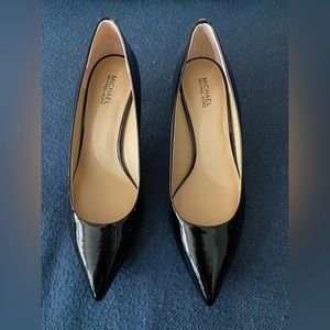EUC Michael Kors Leather Pumps. Rubber soles. Black. Size 6.5. Beautiful shoe.